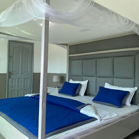 Pelican Residence Fajara Bagian luar foto