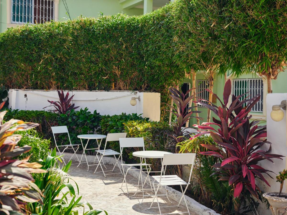 Pelican Residence Fajara Bagian luar foto