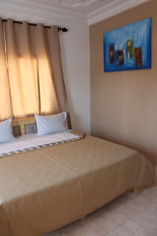 Pelican Residence Fajara Bagian luar foto
