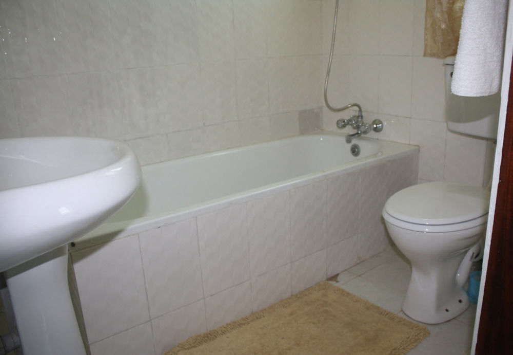 Pelican Residence Fajara Bagian luar foto